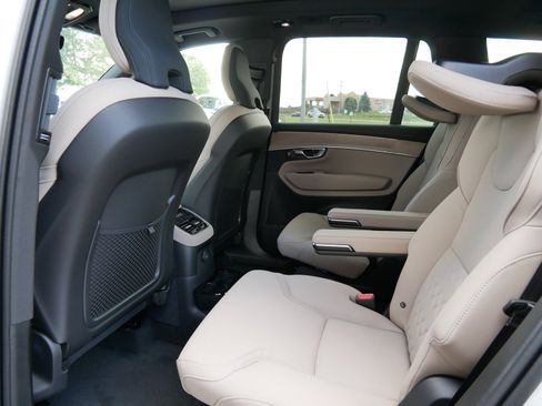 New 2026 Volvo XC90 T8 Plus w/ Protection Package Premier AWD/4WD image 6
