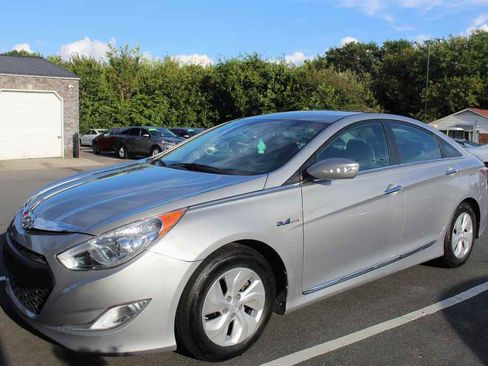 Used 2014 Hyundai Sonata Hybrid image 1