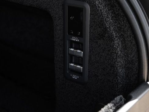 New 2026 Land Rover Range Rover Long Wheelbase SE AWD/4WD image 69