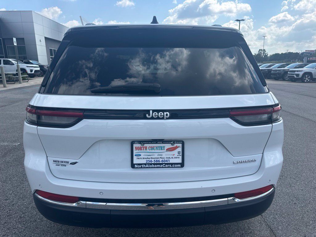 Used 2024 Jeep Grand Cherokee Laredo X w/ Luxury Tech Group I RWD image 7