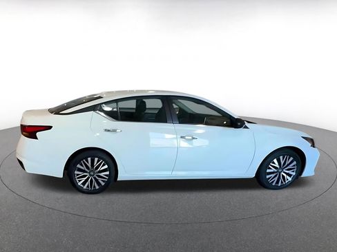 Used 2025 Nissan Altima 2.5 SV FWD image 16