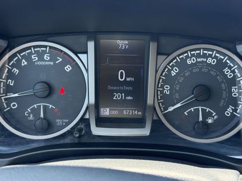 Used 2018 Toyota Tacoma SR5 RWD image 14