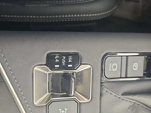 Used 2025 Lexus GX 550 w/ Accessory Package (2T) AWD/4WD image 5