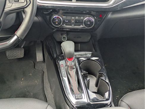 Certified 2025 Chevrolet Trax RS w/ Driver Confidence Package image 18