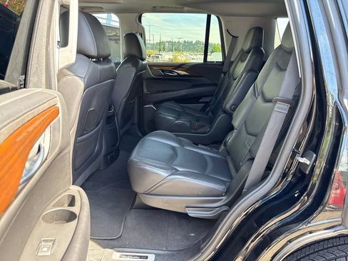 Used 2020 Cadillac Escalade Luxury RWD image 14