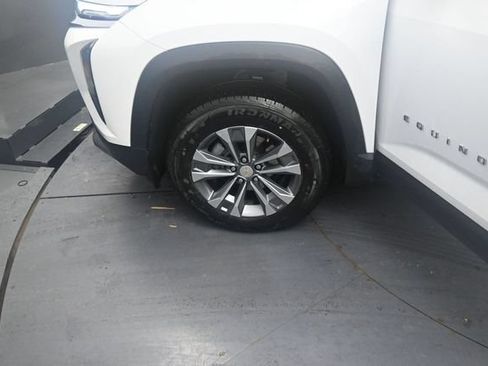 Used 2025 Chevrolet Equinox LT AWD/4WD image 13