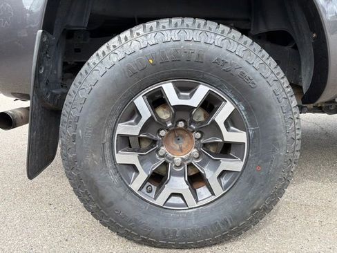 Used 2015 Toyota Tacoma PreRunner w/ SR5 Package RWD image 23