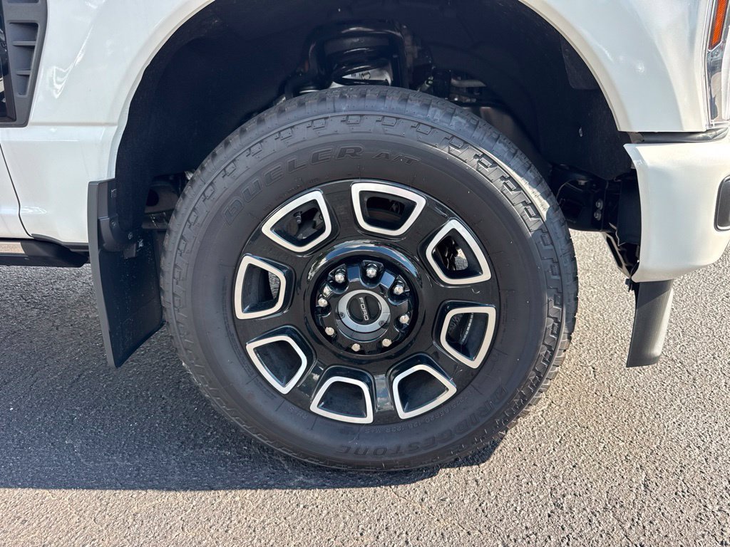 New 2026 Ford F250 Platinum w/ FX4 Off-Road Package AWD/4WD image 9