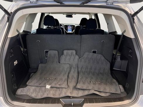 Used 2024 Subaru Ascent Premium w/ Convenience Package image 12