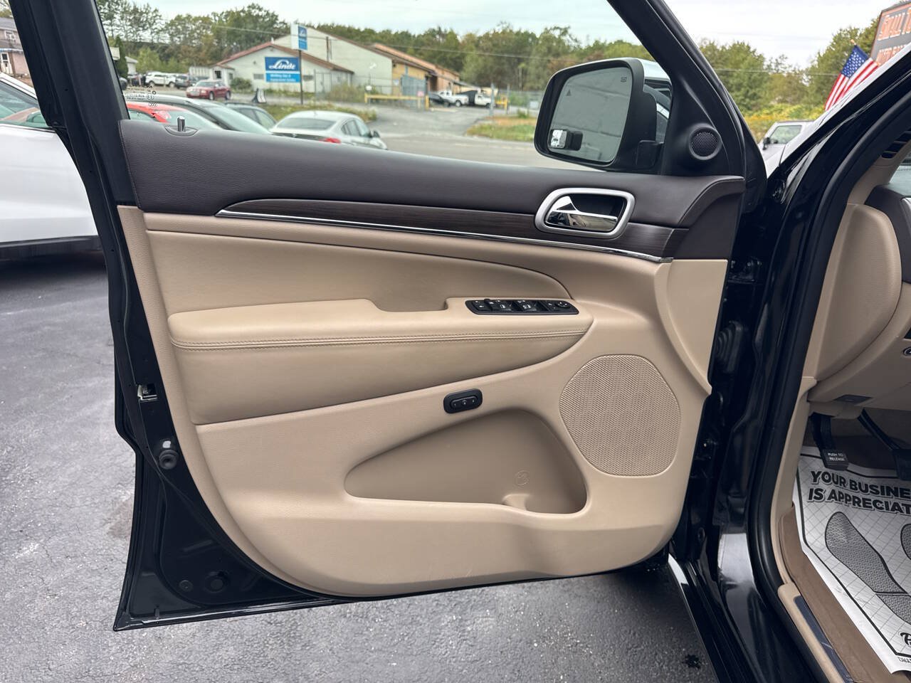 Used 2018 Jeep Grand Cherokee Overland AWD/4WD image 15