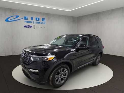 Used 2023 Ford Explorer XLT w/ Equipment Group 202A AWD/4WD image 3