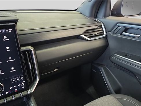 Used 2025 GMC Acadia Elevation image 21