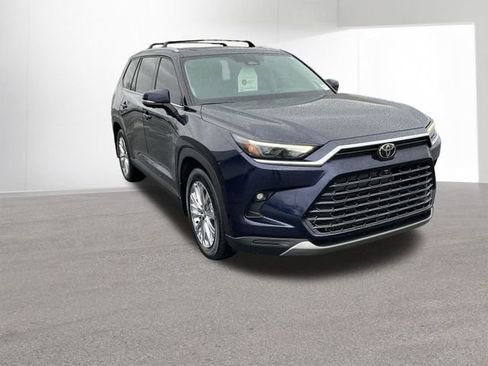 Used 2024 Toyota Grand Highlander Platinum image 3