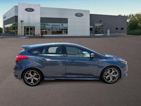 Used 2018 Ford Focus ST w/ Equipment Group 401A FWD image 11