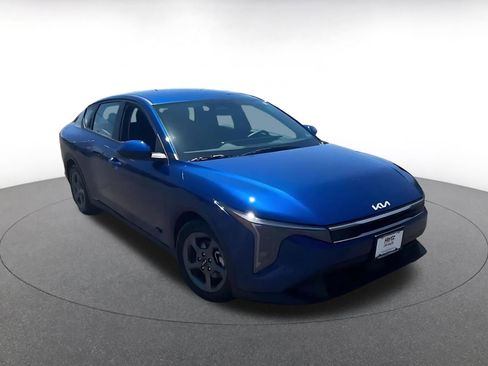 Used 2025 Kia K4 FWD image 3