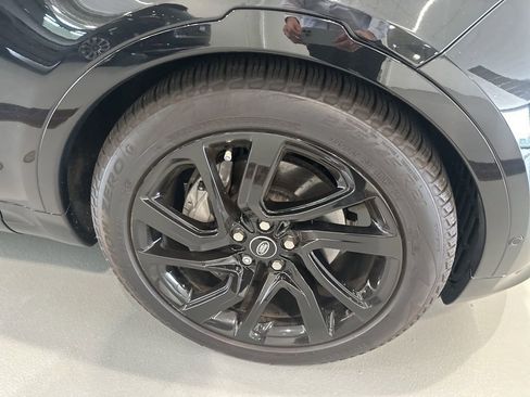 Used 2025 Land Rover Discovery Dynamic SE AWD/4WD image 6