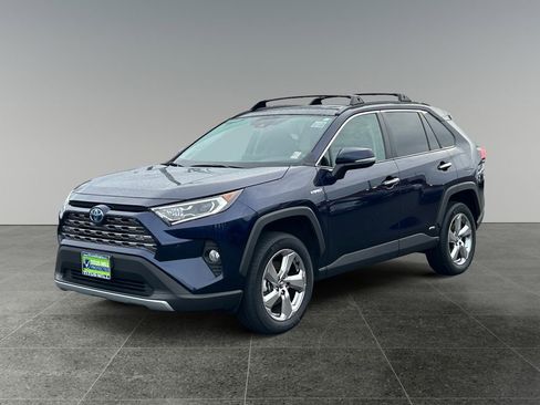Used 2020 Toyota RAV4 Limited image 4