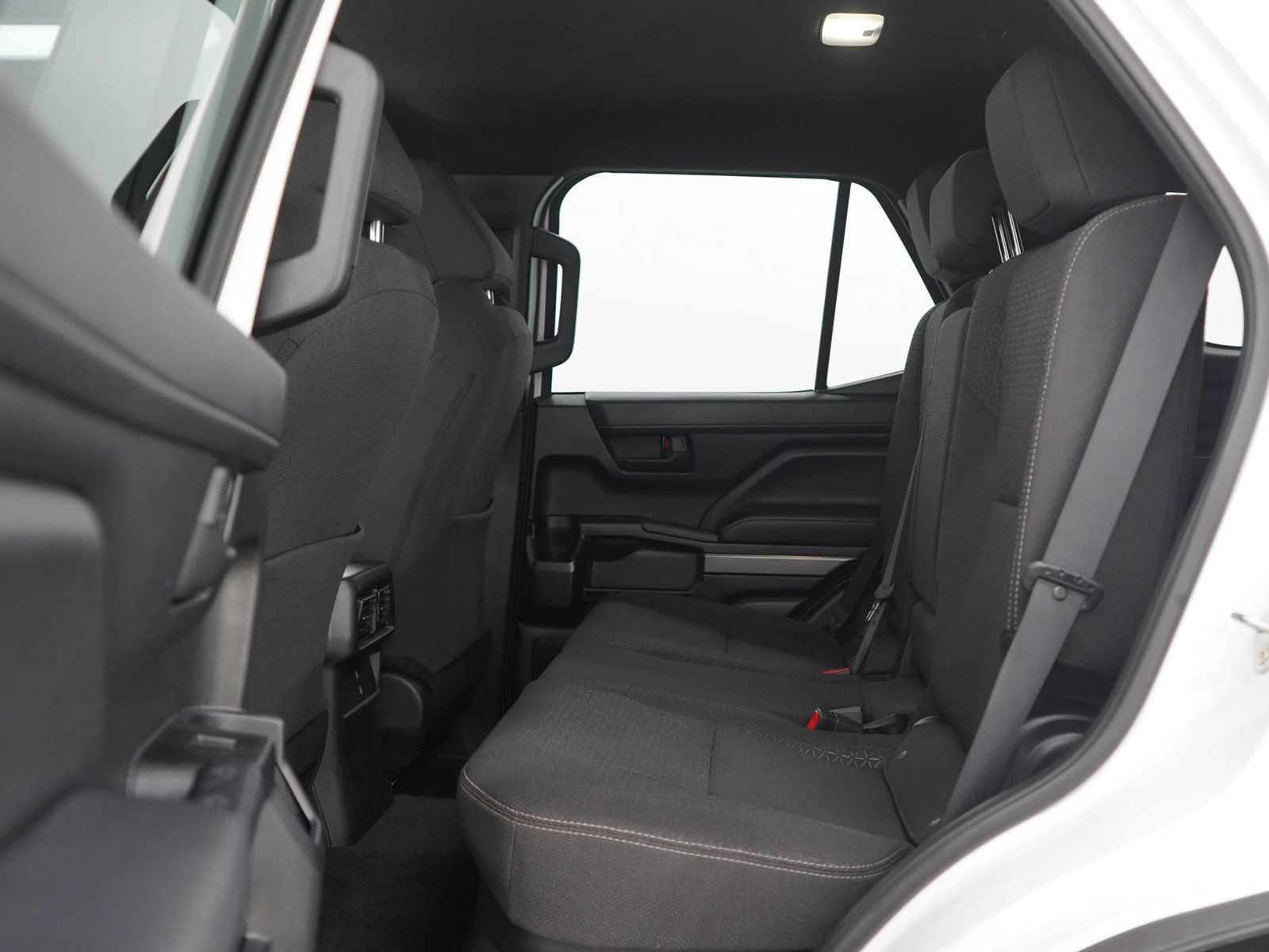 Used 2025 Toyota 4Runner SR5 AWD/4WD image 18