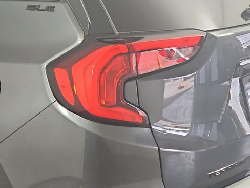 Used 2021 GMC Terrain SLE w/ Elevation Edition AWD/4WD image 12