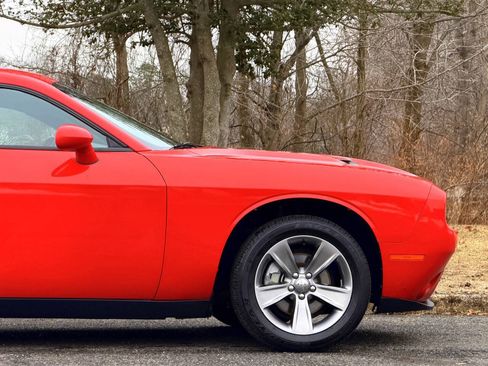 Used 2015 Dodge Challenger SXT RWD image 27