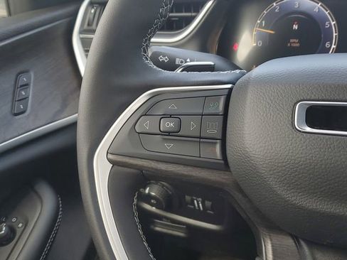 New 2025 Jeep Grand Cherokee L Limited w/ Black Appearance Package image 17