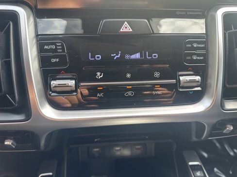 Used 2021 Kia Sorento S image 14