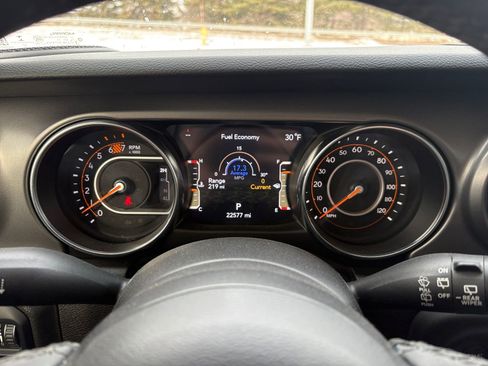 Used 2023 Jeep Wrangler Sport S image 18