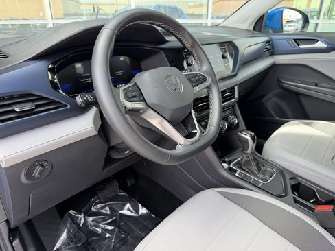 Used 2024 Volkswagen Taos SE w/ Panoramic Sunroof Package FWD image 31