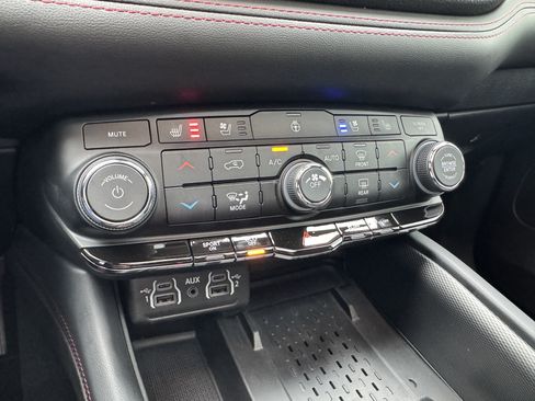 Used 2025 Dodge Durango R/T AWD/4WD image 23