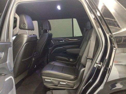 Used 2021 Cadillac Escalade Luxury AWD/4WD image 12