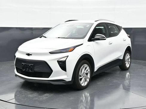 Used 2023 Chevrolet Bolt EUV LT w/ Driver Confidence Package FWD image 5