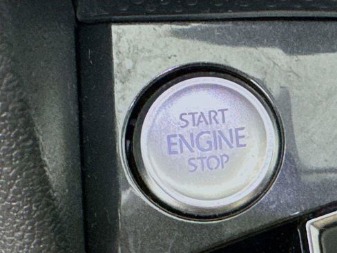 Used 2018 Volkswagen Tiguan SE w/ Panoramic Sunroof Package image 20