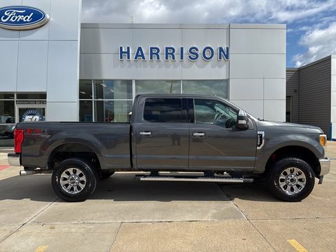 Used 2017 Ford F250 XLT w/ XLT Premium Package image 4