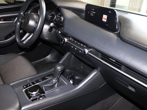 Used 2020 MAZDA MAZDA3 Sedan FWD image 32