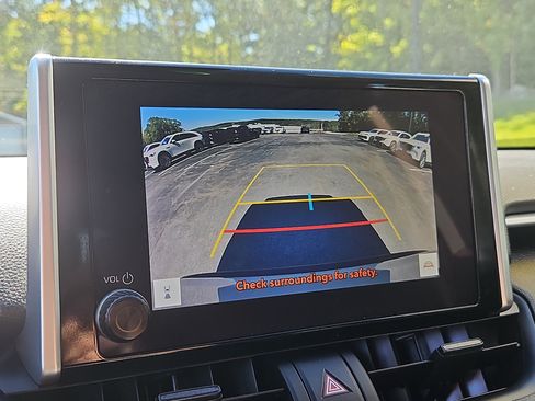 Used 2023 Toyota RAV4 LE AWD/4WD image 8