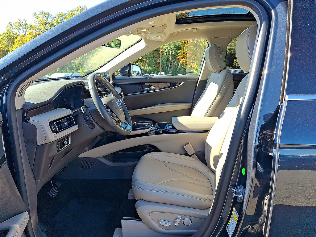 Used 2023 Lincoln Nautilus Reserve AWD/4WD image 52