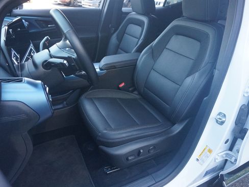 Used 2025 Chevrolet Equinox EV LT w/ Convenience Package image 16