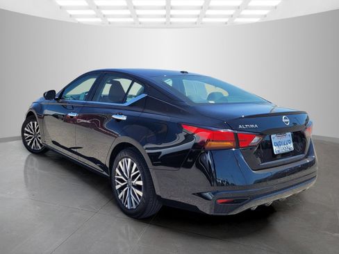 Used 2025 Nissan Altima 2.5 SV FWD image 6