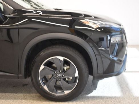 Used 2025 Nissan Rogue SV AWD/4WD image 13