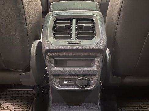 Used 2024 Volkswagen Tiguan SEL R-Line image 16