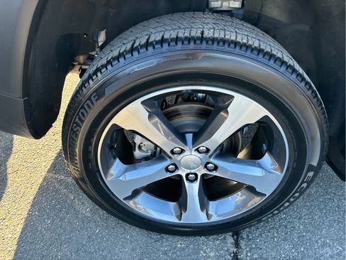 Used 2023 Jeep Grand Cherokee Limited image 31