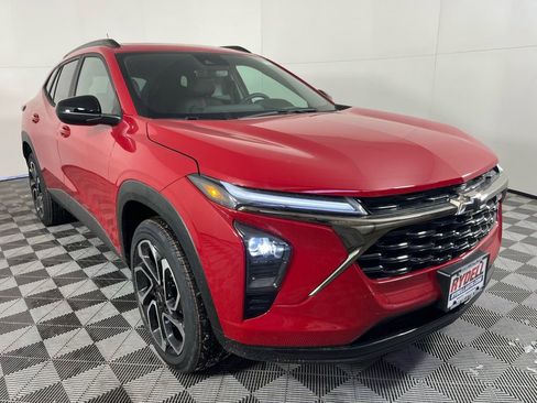 New 2026 Chevrolet Trax RS w/ Sunroof Package image 1