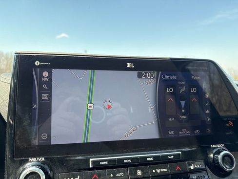 Used 2020 Toyota Highlander Limited image 26