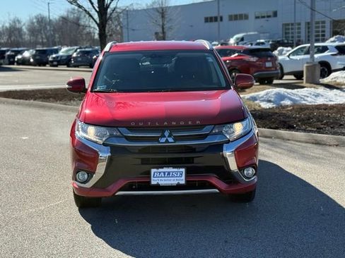 Used 2018 Mitsubishi Outlander 4WD Plug-In Hybrid image 2