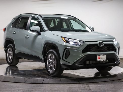 Certified 2022 Toyota RAV4 XLE w/ Convenience Package FWD image 5