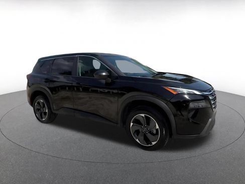 Used 2025 Nissan Rogue SV FWD image 2