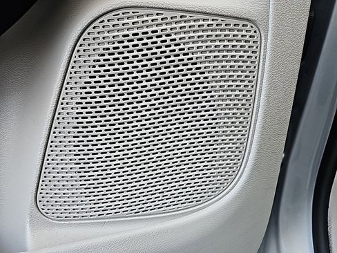 Used 2024 Chrysler Pacifica Touring-L image 13