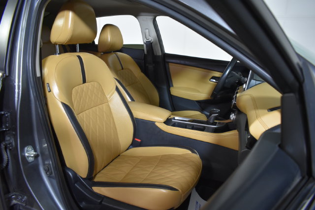 Used 2023 Nissan Sentra SV w/ SV Premium Package FWD image 33
