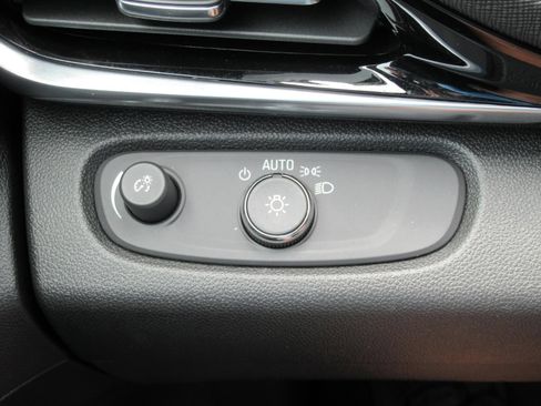 Used 2024 Buick Envista Avenir FWD image 21