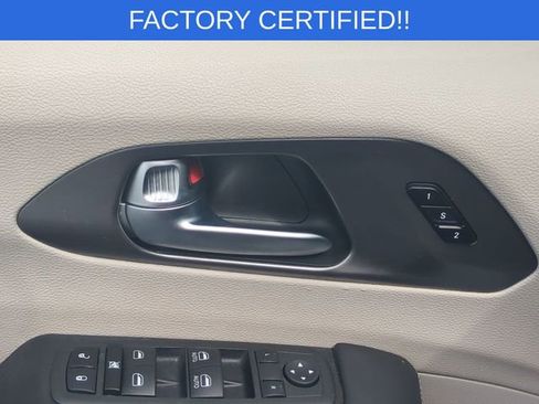 Certified 2023 Chrysler Pacifica Touring-L FWD image 13